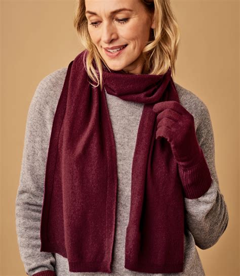 Long cashmere scarf .